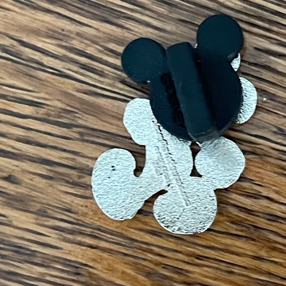 Disney Mickey Mouse D23 Expo Pin - Picture 2 of 2